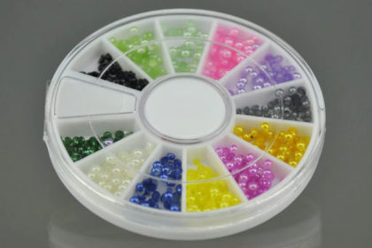 Box mit Perlen, vers. Farben, 2mm