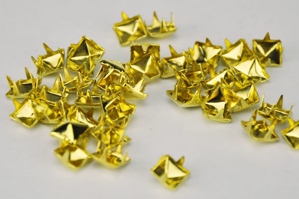 10 x Pyramiden-Spikes 6 x 6mm, gold