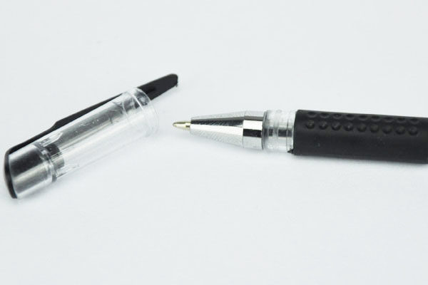 Kugelschreiber mit Rollerball-Mine schwarz 148mm, 0.5mm dicke, Gel