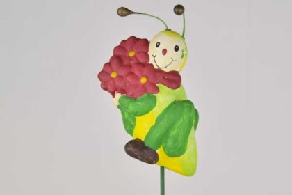Blumentopf-Grashüpfer mit Blumenstrauss