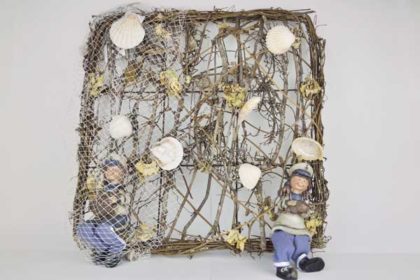 Geflecht mit Matrosen, Muscheln und Perlen, 35 x 34 cm