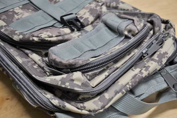 Outdoor-Rucksack ACU-Camouflage mit vielen Taschen