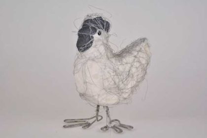Styroport-Henne mit Drahtbeinen und Drahtmasch, 10 x 8 x 6 cm