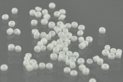 1000 Mini-Beads, Charms 2 mm, weiss
