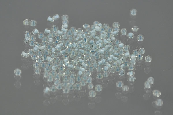1000 Mini-Beads, Charms 2 mm, hellblau transparent