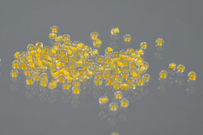 1000 Mini-Beads, Charms 2 mm, gelb transparent