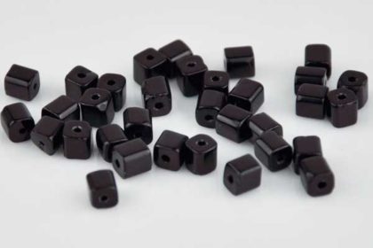 20 x Glass Cube Beads 4 x 4 mm, schwarz