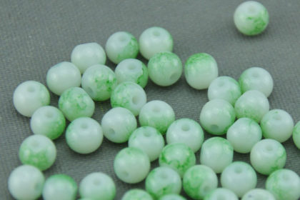 10 x Acryl Beads/Kugeln 6 mm, grün-weiss