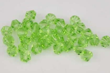 10 x Glas-Kristalle mit Drahtloch 4 mm, grün