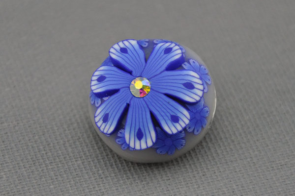 Charm Button für Armbänder und Ketten, von Hand bemalt, Blume blau