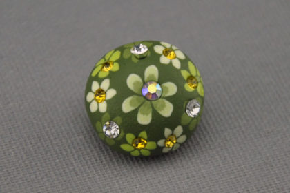 Charm Button für Armbänder und Ketten, von Hand bemalt, Blüten grün