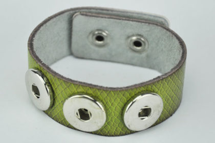 PU-Leder Snake-Armband 23,5 cm mit 3 Buttons für Charm, grün gealtert