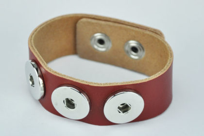 PU-Leder Armband 23,5 cm mit 3 Buttons für Charm, rot