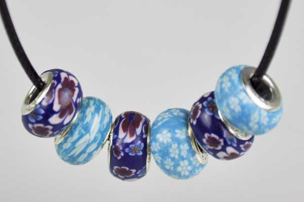 Kautschuk-Kette mit Verschluss und 6 Fimo-Beads 13 mm