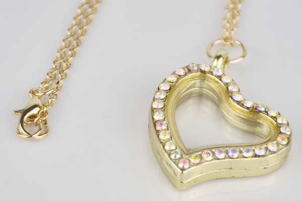 Goldene Halskette 50 cm mit Herz-Anhänger aufklappbar bestückt mit farbig glitzernden Kristallen