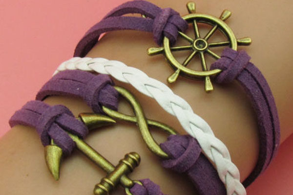 PU-Leder Armband mit Strängen und Anhängern, violett