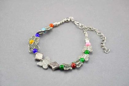 Armband 16 - 20cm mit vielen Schmetterling-Beads und bunten Perlen