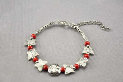 Armband 16 - 20cm mit vielen Schmetterling-Beads und roten Perlen
