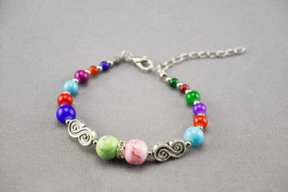 Armband 16 - 20cm mit vielen Beads, bunten Perlen sowie 2 grossen Perlen