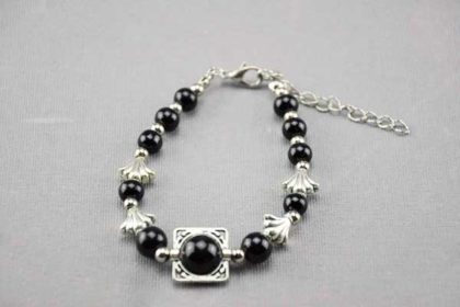 Armband 16 - 20cm mit vielen Beads und schwarzen Perlen