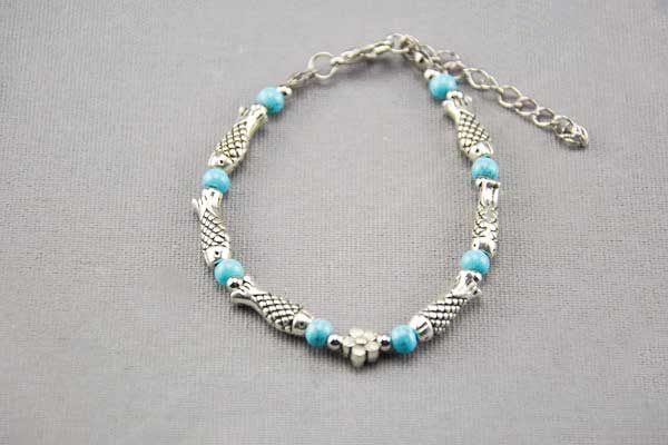 Armband 16 - 20cm mit vielen Fisch-Beads und hellblauen Perlen