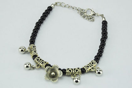 Armband 16 - 20cm mit vielen Fisch-Beads und schwarzen Perlen sowie Tropfen