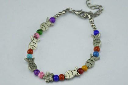 Armband 16 - 20cm mit vielen Fisch-Beads und farbigen Perlen
