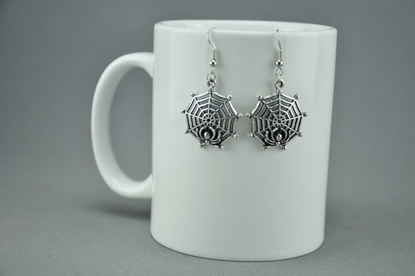 1 Paar Tibet-Silber Ohranhänger, Spinne im Netz