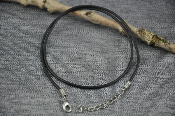 Kautschuk Halskette 450 x 2 mm, schwarz, mit Verschluss