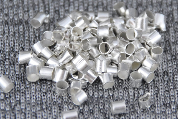 20 Stück Tube silberfarben, 3 x 2 mm