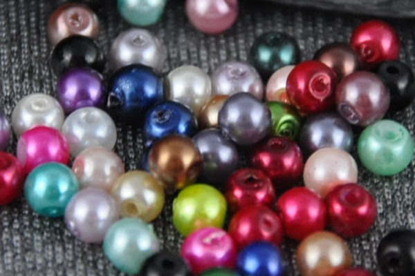 20 x Acryl Beads/Kugeln 4mm, vers. Farben