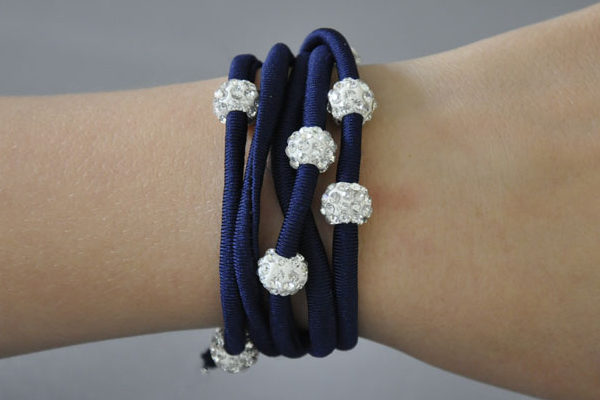Shamballa Armband mit klaren Kristallen 65cm lang, dunkelblau
