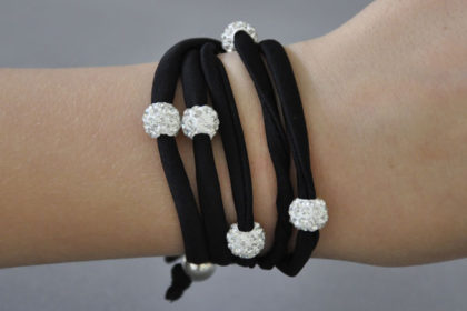 Shamballa Armband mit klaren Kristallen 65cm lang, schwarz