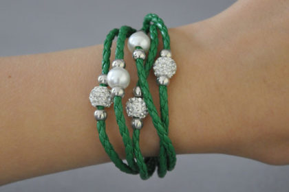 Shamballa 5-Strang-Armband mit klaren Kristallen und Perlen, dunkelgrün