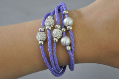 Shamballa 5-Strang-Armband mit klaren Kristallen und Perlen, hellviolett