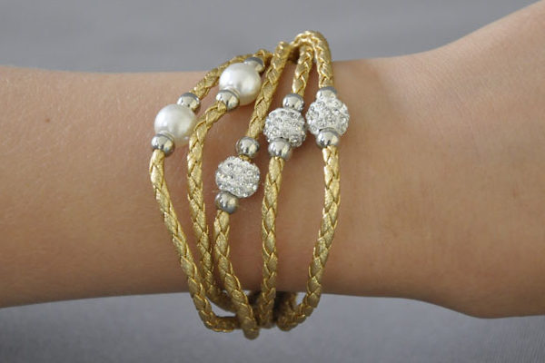 Shamballa 5-Strang-Armband mit klaren Kristallen und Perlen, gold