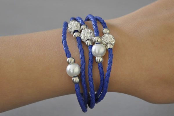 Shamballa 5-Strang-Armband mit klaren Kristallen und Perlen, blau