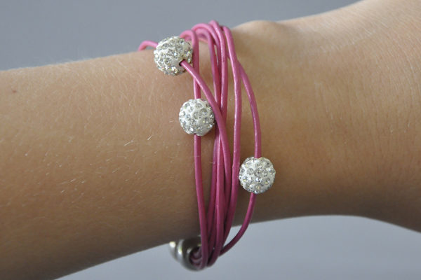 Shamballa Armband mit 3 klaren Kristallen, pink