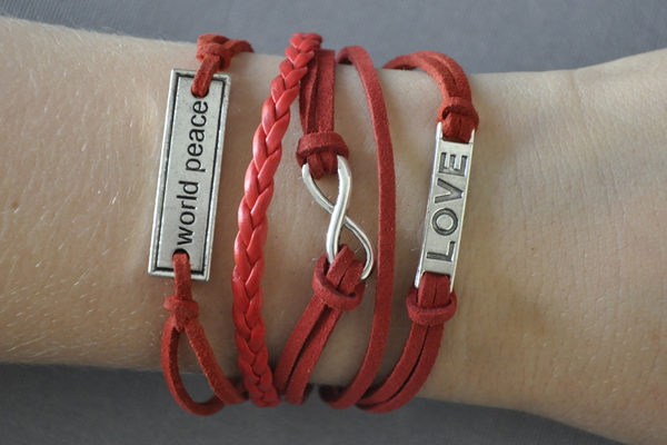 PU-Leder Armband mit Strängen und Anhängern, dunkelrot-rot