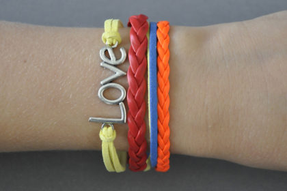 PU-Leder Armband mit Strängen und Anhängern, orange-blau-gelb-rot-gelb