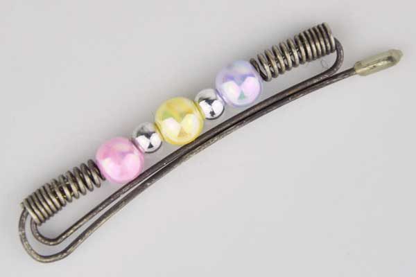 Metallfarbene-Haarspange mit verschieden farbigen Perlen