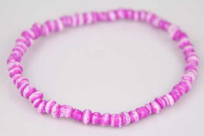 Armband elastisch mit vielen kleinen pink-weissen Beads