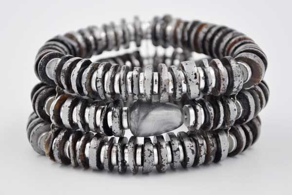 3-Strang Armband elastisch mit grossen grauen Perlen, silber