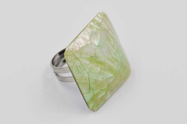Ring mit grossem grünen Perlmutstein, 28x28mm