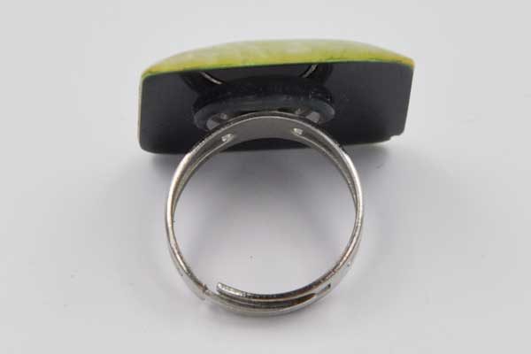 Ring mit grossem grünen Perlmutstein, 28x28mm
